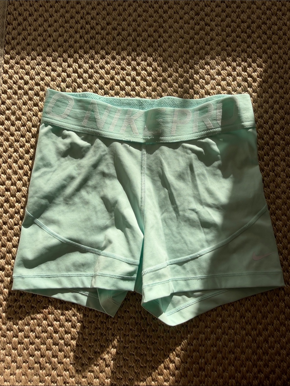 Nike Pro Seafoam Women's Mint Green Athletic Compression Shorts size medium